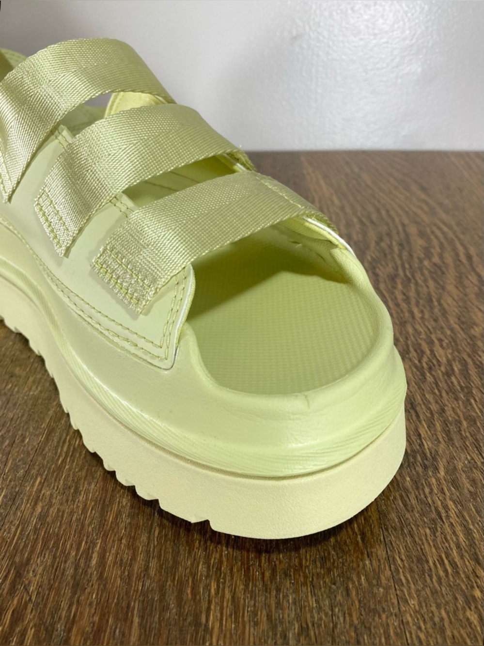 New Ugg Goldenglow Slide Platform Sandal Women’s Size 9 Golden Apple - Picture 7 of 9